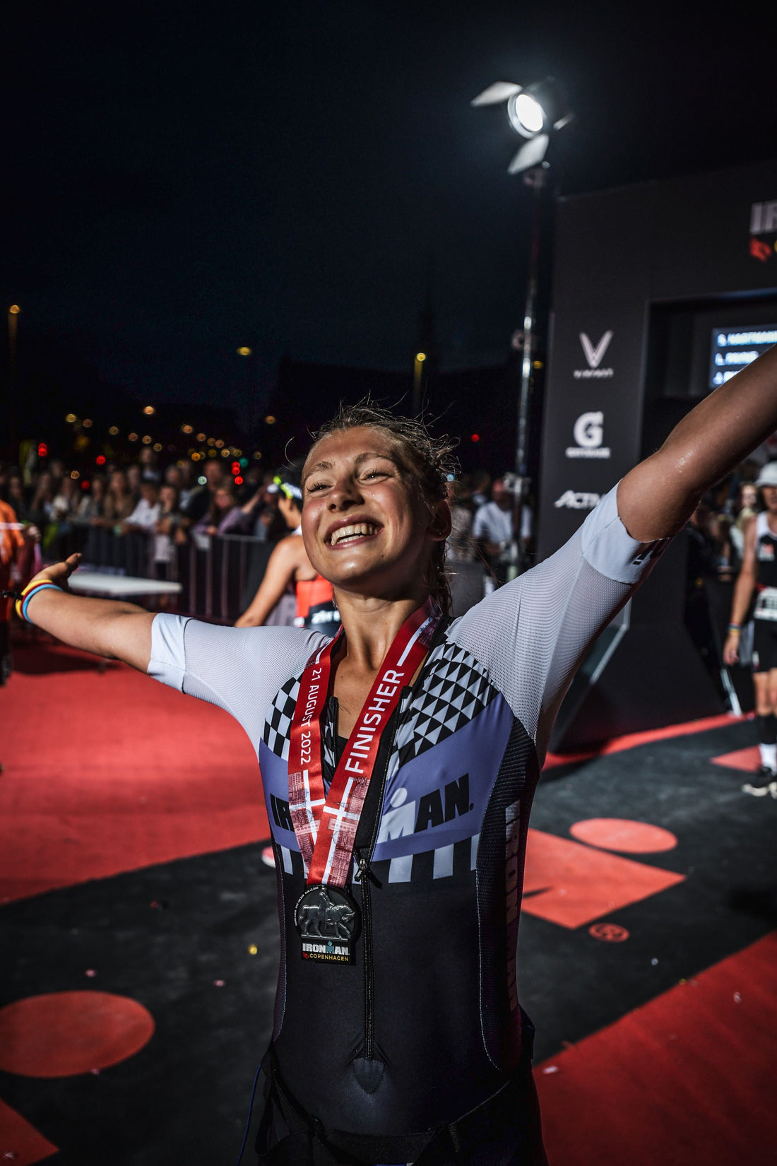 Ronja skal gjennomføre "The Brutal Extreme Double Triathlon" - vi er med hele veien