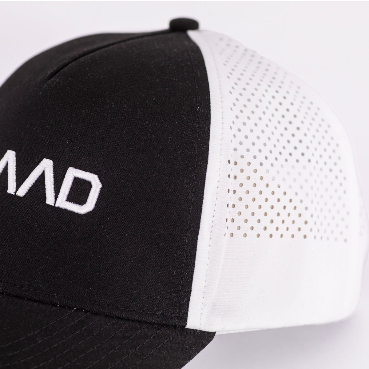 Tri-mesh caps sett fra siden